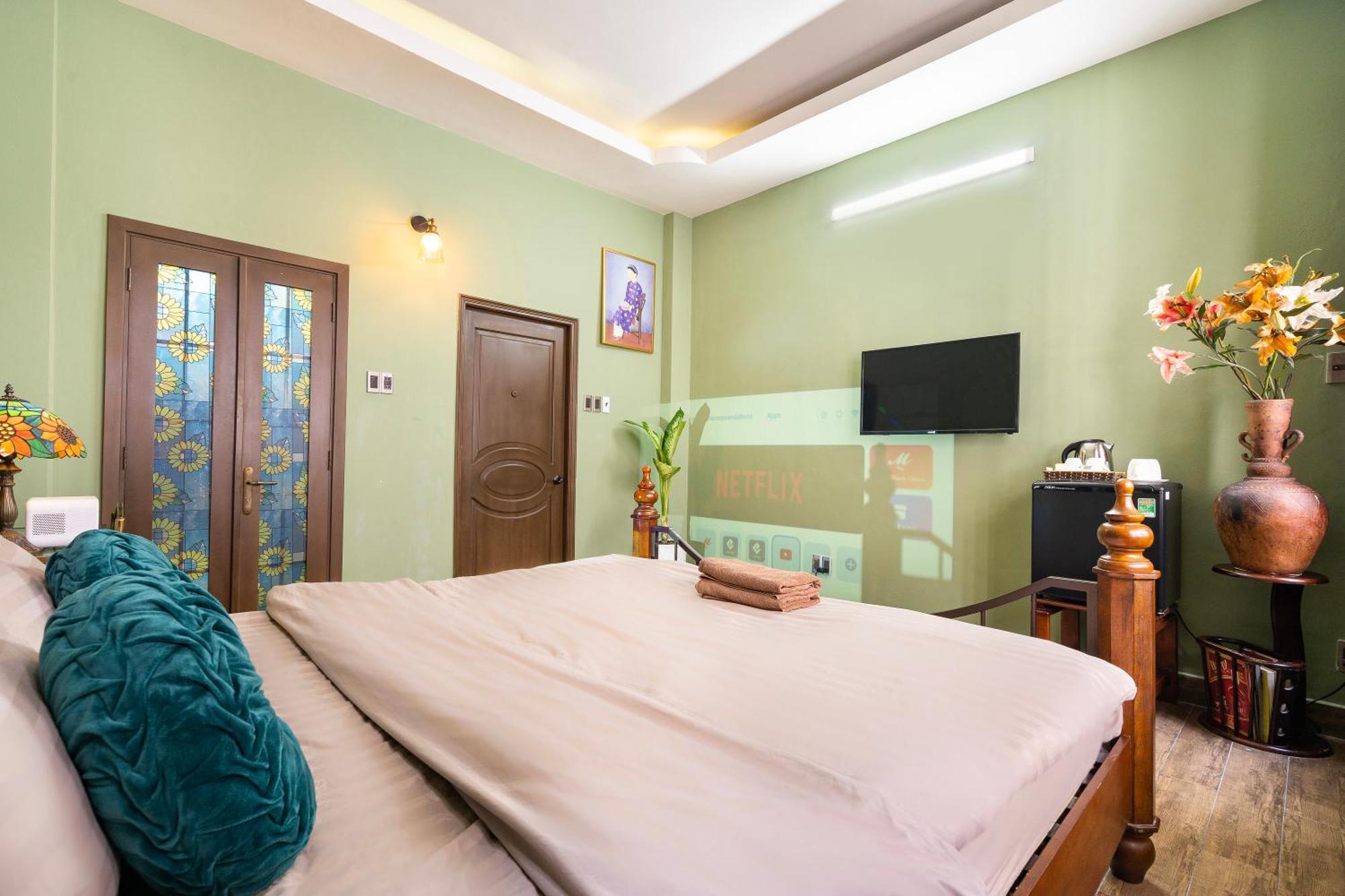 Charming A Little Saigon Apartment - Heart Of Vibrant District 1 *
