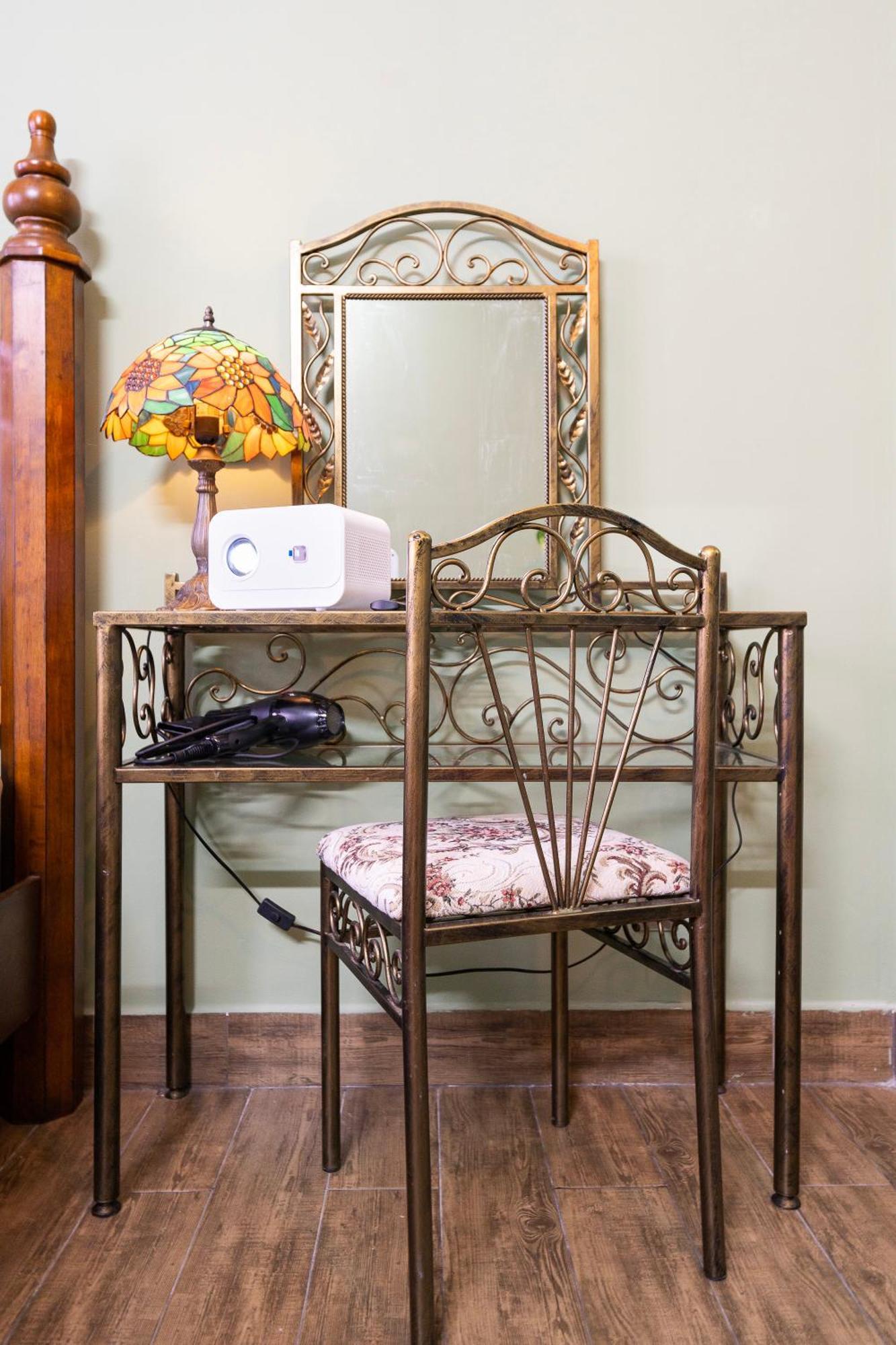 Charming A Little Saigon Apartment - Heart Of Vibrant District 1 Hô Chi Minh-Ville